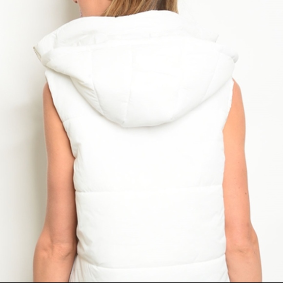 Last 1! WHITE HOODED PUFFER VEST - Picture 3 of 7